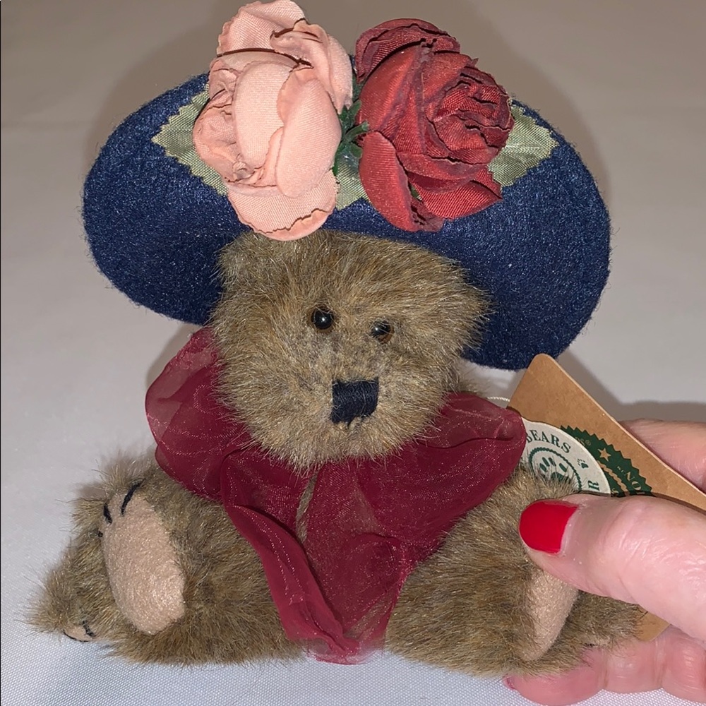 Boyd's Bear with Floral Hat, Yvette Dubeary Mochar